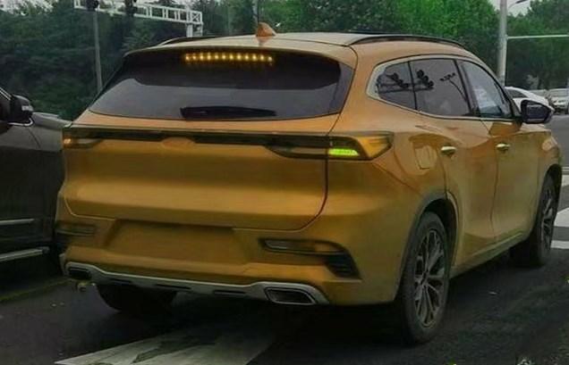 偶遇一辆土豪金的奇瑞轩辕，帅到窒息，仅售11万谁还买领克01