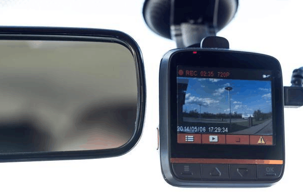 遇到碰瓷别慌张, 三句话吓跑碰瓷者, 连交警都佩服, 收藏转发分享!