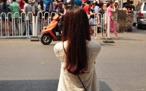 女子深夜被拖入无人工地: 我什么东西都给你, 男子: 算了太丑了!