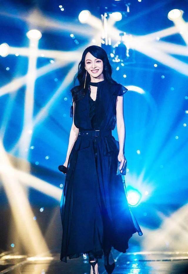 张韶涵不过是在裙子下面穿一条阔腿裤, 网友大呼: 美出新高度!