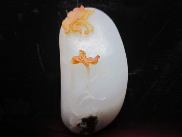 一位玉雕师去银行存钱, 把钱拿出来后