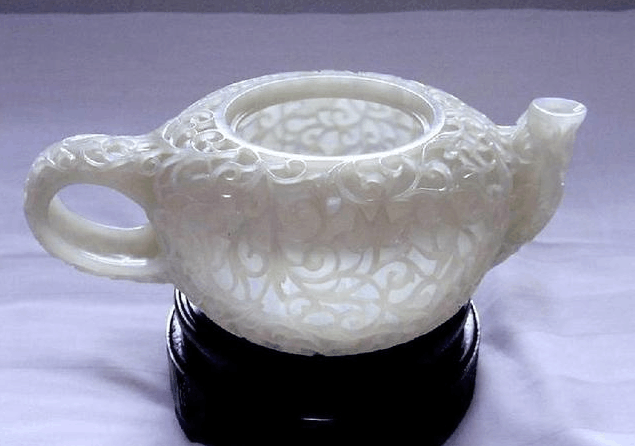 清朝皇家收藏和田玉雕件流落民间, 重出江湖专家居然估价7.5亿!