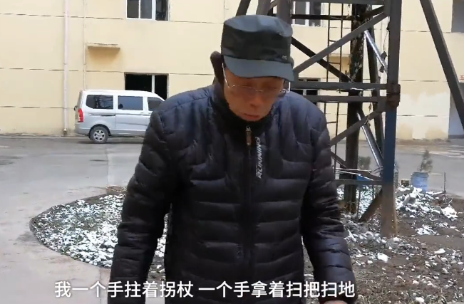 男子1500每平买新房, 住进不久想搬家: 我成小区免费保洁了!