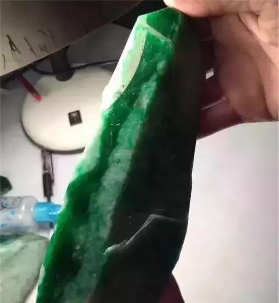 一刀切出了富翁, 一刀也切出了疯子!