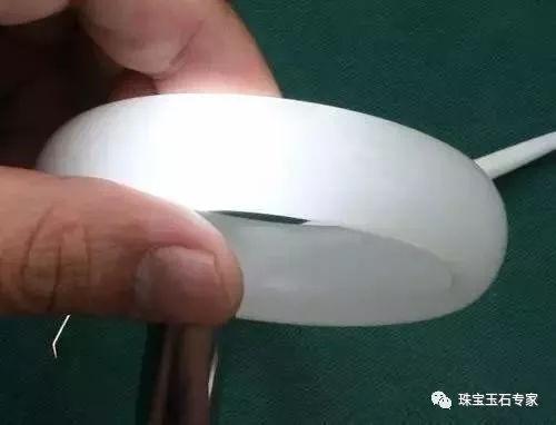 最新消息: 花2.8万买的“和田玉”竟是大理石