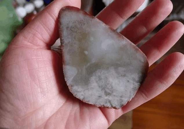 倾家荡产买的这块玉, 居然是水泥做的