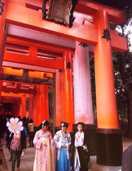 她用女儿身骗了观众十年, 穿汉服游日本惹争议, 一席话让网友怒赞