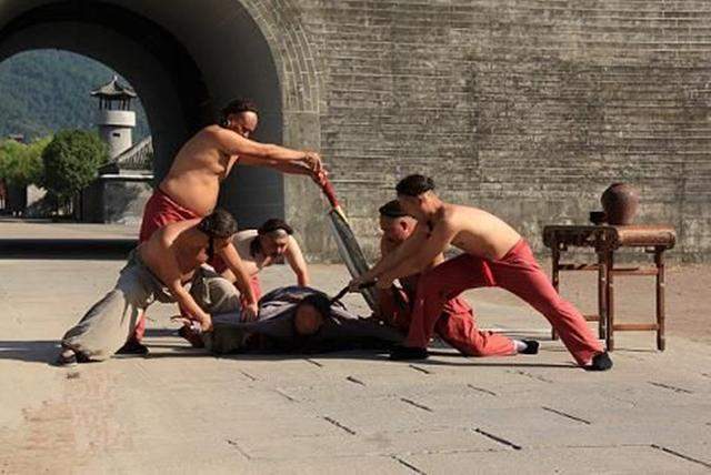 腰斩这一酷刑为何到了清朝才废除? 腰斩这一酷刑为何到了清朝才废除?