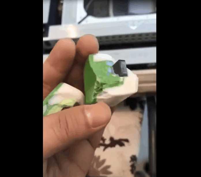 男子去麻将馆一晚输了10万, 把麻将砸开后整个人懵了!