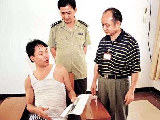 他被称为“南粤神探”, 巧用计谋把张子强绳之以法, 后官至副省级