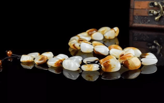 白白花了10万入手二级白和田玉, 真的值得吗?