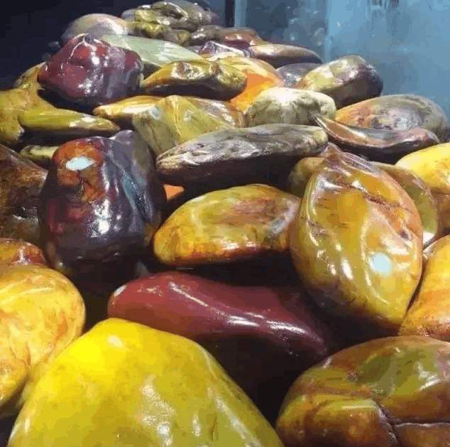 倾家荡产买的这块玉, 居然是水泥做的