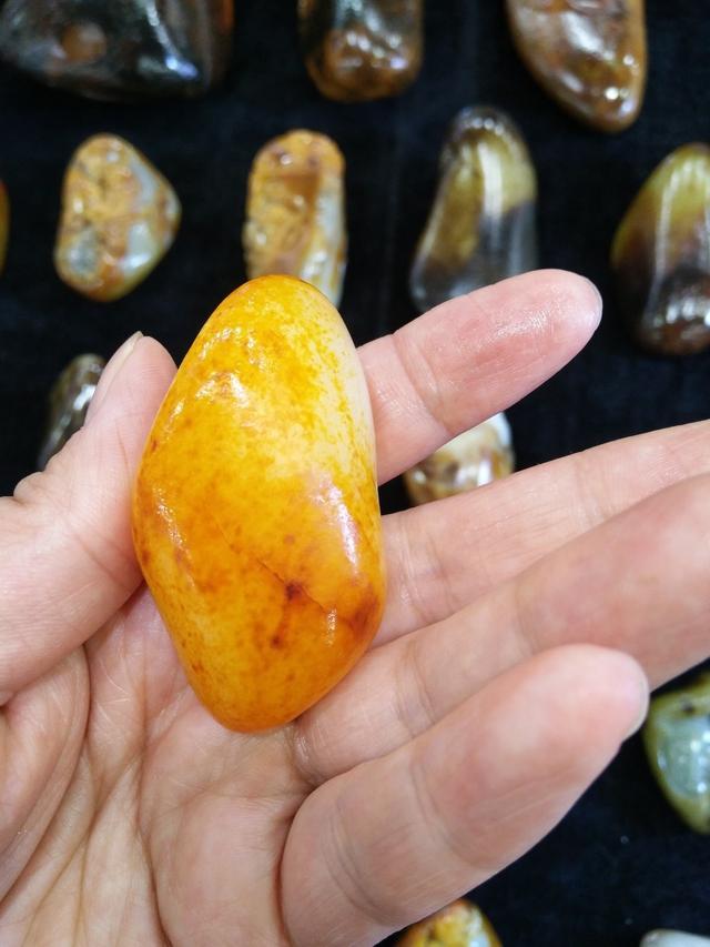 最新报道!刚刚运来一卡车价值千万的籽料, 结果……