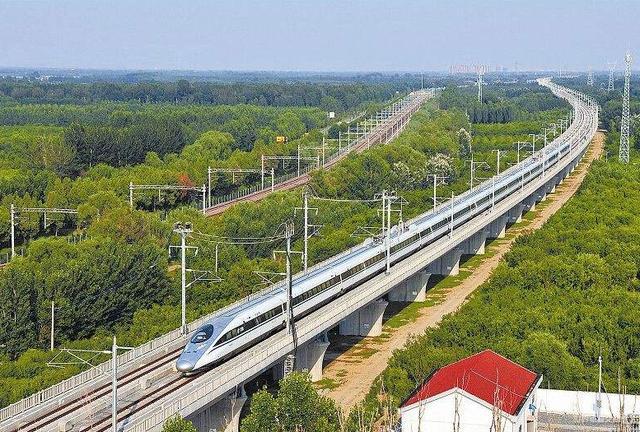 中國最“牛”的祖墳: 后代出了16位皇帝, 就連高鐵都要繞道走!