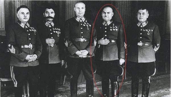 苏军元帅被直接降为列兵, 折磨3年才枪决, 斯大林却真不该背这锅