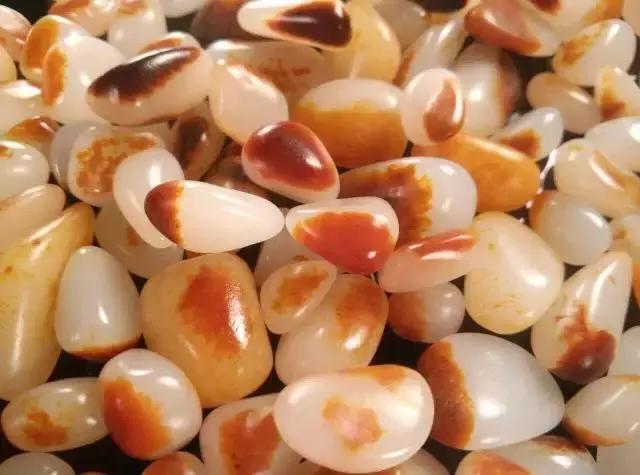 少见! 现场怒砸玉手镯, 20万贱卖4000万籽料原石