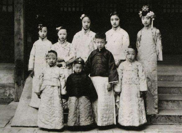 光绪帝死前得知下一任皇帝是亲侄儿溥仪, 沉默许久说了这么两句话