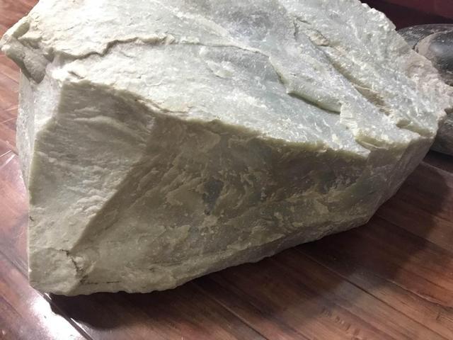 一千元的和田玉被各级商贩加价, 到了购买者手里就是上万了