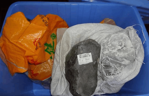 任性! 赌石赌出2500万巨债