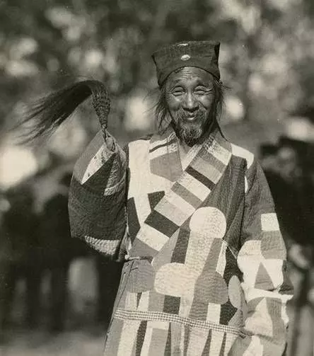 清末道士老照片, 个个仙风道骨, 最后一位很像西游记里的百眼魔君