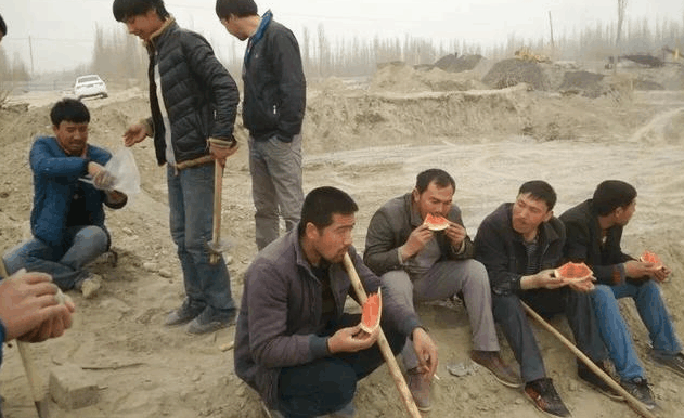 一千元的和田玉被各级商贩加价, 到了购买者手里就是上万了