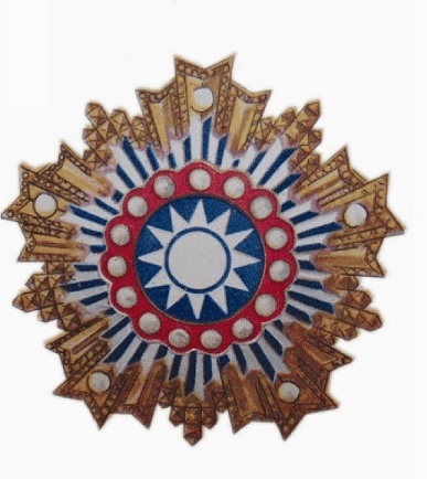 1943年9月, 蒋介石戎装照上六枚勋章名称及代表意义
