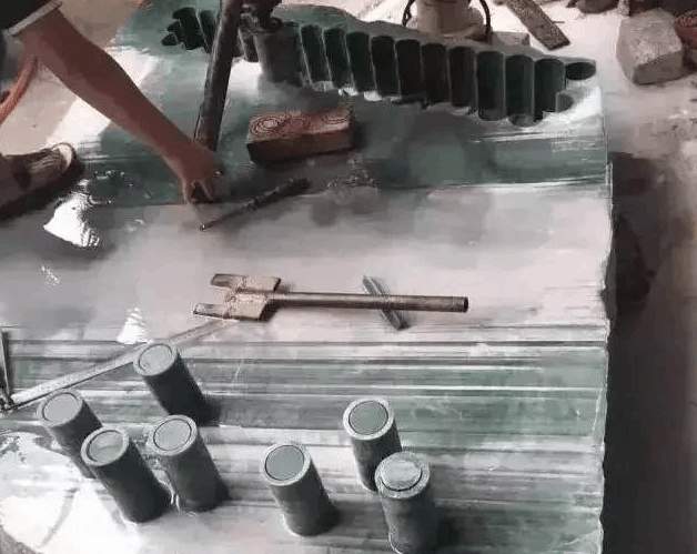 惊讶! 8吨的料子, 开出了7000块手镯