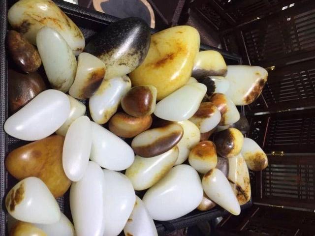 和田玉籽料原石是如何演变的!