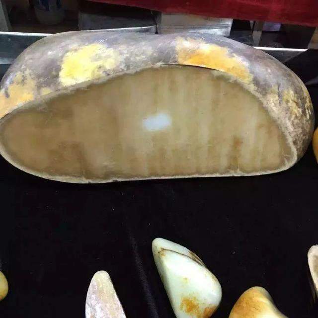 最新报道!刚刚运来一卡车价值千万的籽料, 结果……