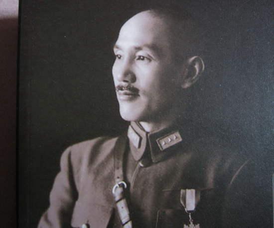 中国研制出原子弹, 蒋介石脸色铁青, 把儿子骂了一顿