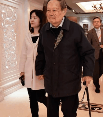 物理学家杨振宁真的很伟大吗?