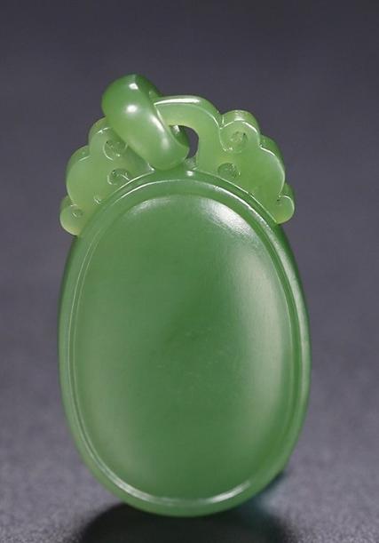 这个地方是长久缺水的老河滩, 皮色却是和田玉中的佼佼者