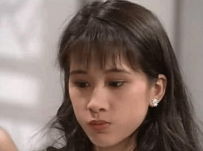 42歲文頌嫻曬與女兒合影, 樣貌很驚艷, 網友: 時間靜止了