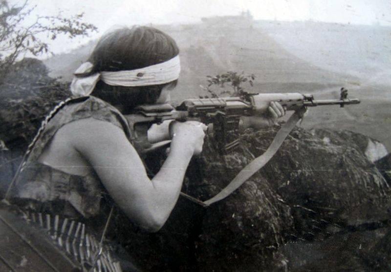 对越自卫反击战珍贵照片, 最后一张场面让人心痛!