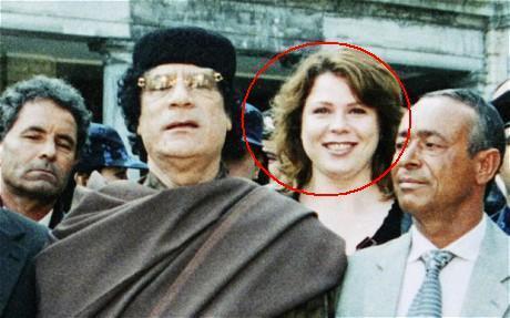 卡扎菲挑选美女护士的最后一道关口让人匪夷所思