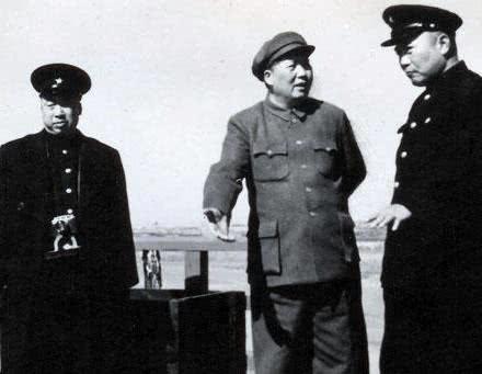 林彪见了他都得叫一声首长, 却没被授衔, 毛主席给了一项特权