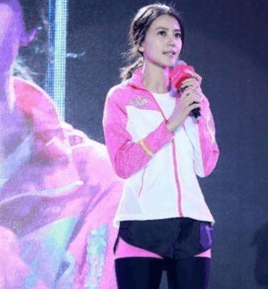 高圆圆真敢穿! 上半身少女, 下半身欲女, 网友: 太羡慕赵又廷了!