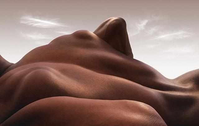 摄影师还真是大骗子, 还以为是峡谷山峰, 谁知是真相是大腿和细腰