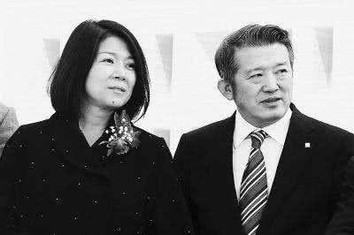 她是毛主席的外孫女, 長相酷似主席, 獨立創業, 榮登富豪榜