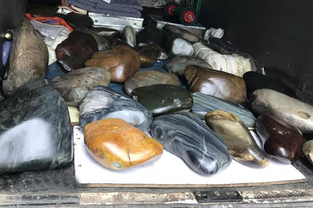 最新报道!刚刚运来一卡车价值千万的籽料, 结果……