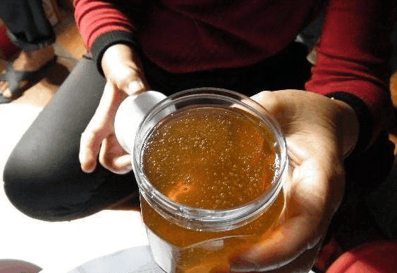 这东西比地沟油还恶心, 可很多人把它当“宝贝”, 一箱箱往家里搬