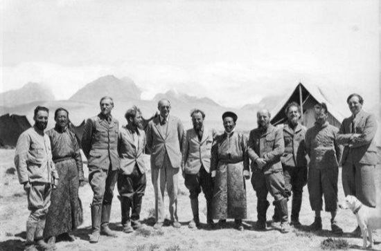 希特勒战后真的藏身南极? 美军曾派重兵搜查南极, 结果怪事频发