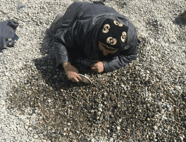 一千元的和田玉被各级商贩加价, 到了购买者手里就是上万了