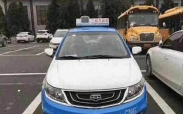 一车主摇到连号“666”车牌，高兴不到两分钟，脸都气绿了