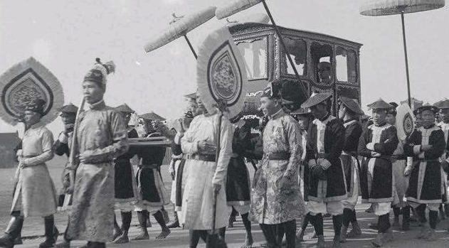 越南使用了上千年的中国汉字, 1945年为何又废除了?