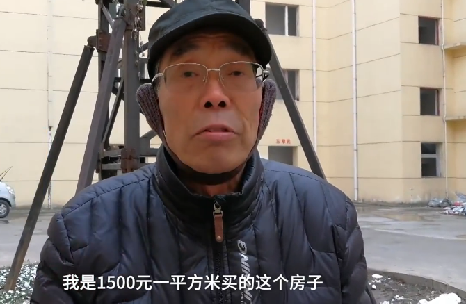 男子1500每平买新房, 住进不久想搬家: 我成小区免费保洁了!