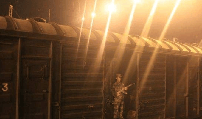 弹药押运兵到底有多辛苦？在闷罐车厢里，一般一待就是一周