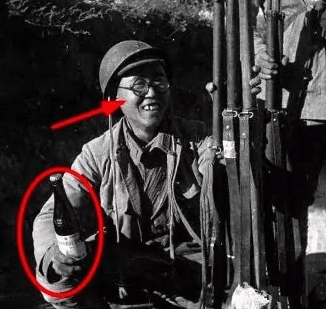 老照片: 第二張是八路軍打勝仗后真正樣子, 電視劇都是騙人的!