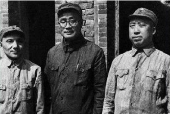 他是彭德怀最默契搭档, 却始终未被授军衔, 死前留下二字, 令人心痛