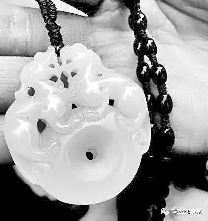 最新消息: 花2.8万买的“和田玉”竟是大理石